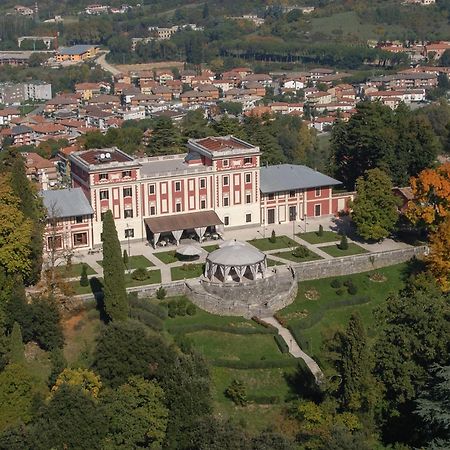 Park Hotel Villa Potenziani Rieti Bagian luar foto