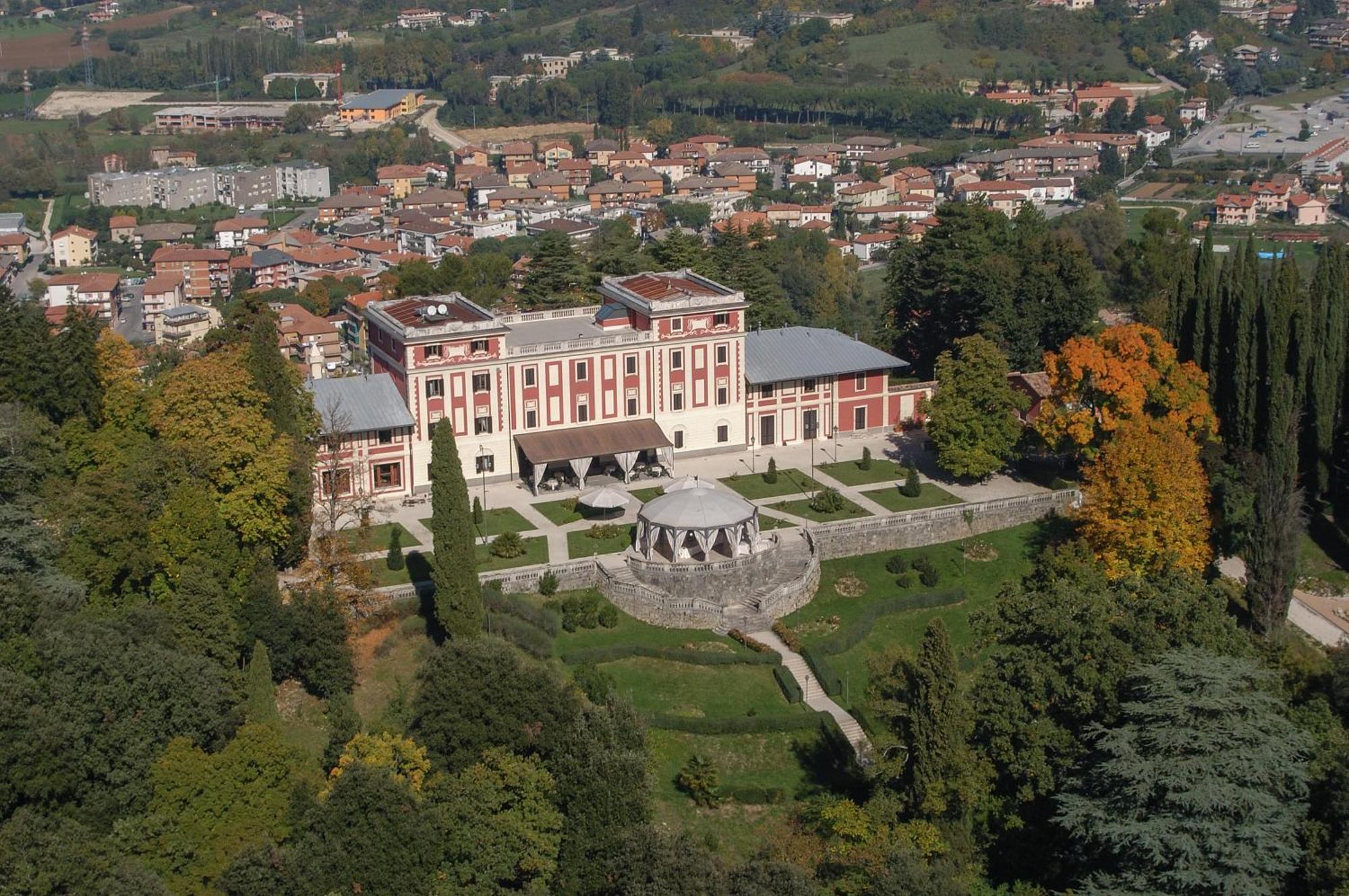 Park Hotel Villa Potenziani Rieti Bagian luar foto