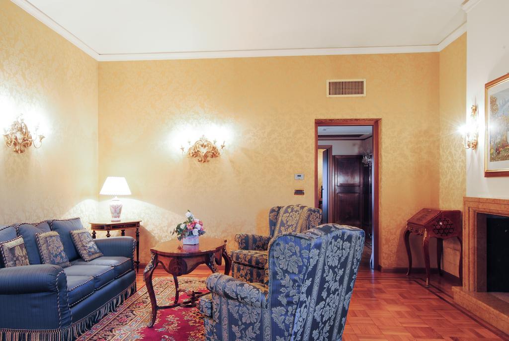 Park Hotel Villa Potenziani Rieti Bagian luar foto