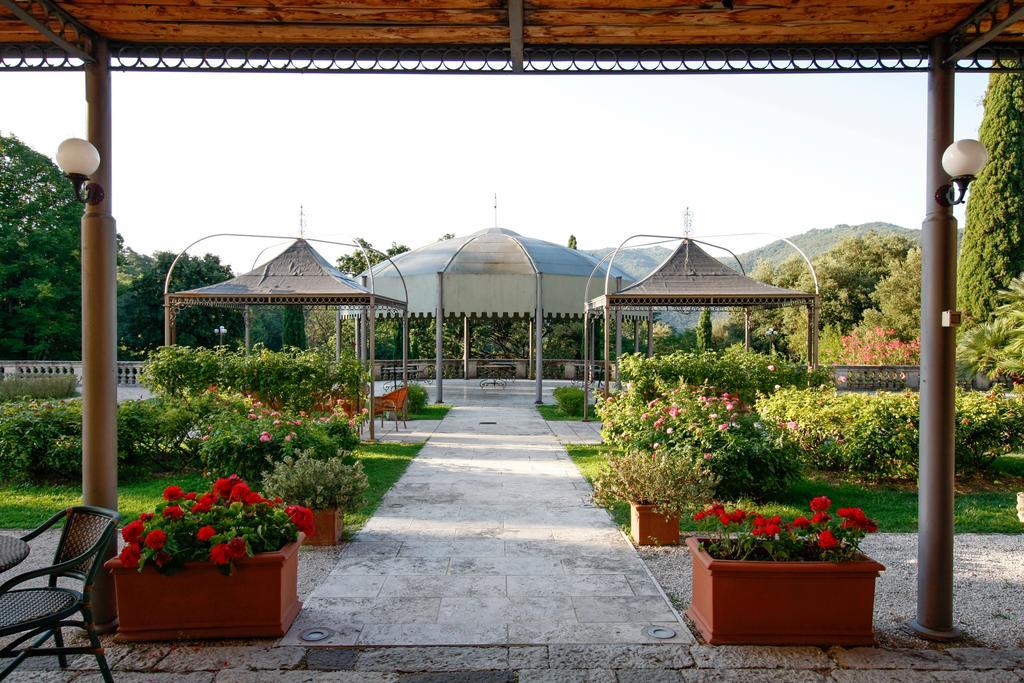 Park Hotel Villa Potenziani Rieti Bagian luar foto